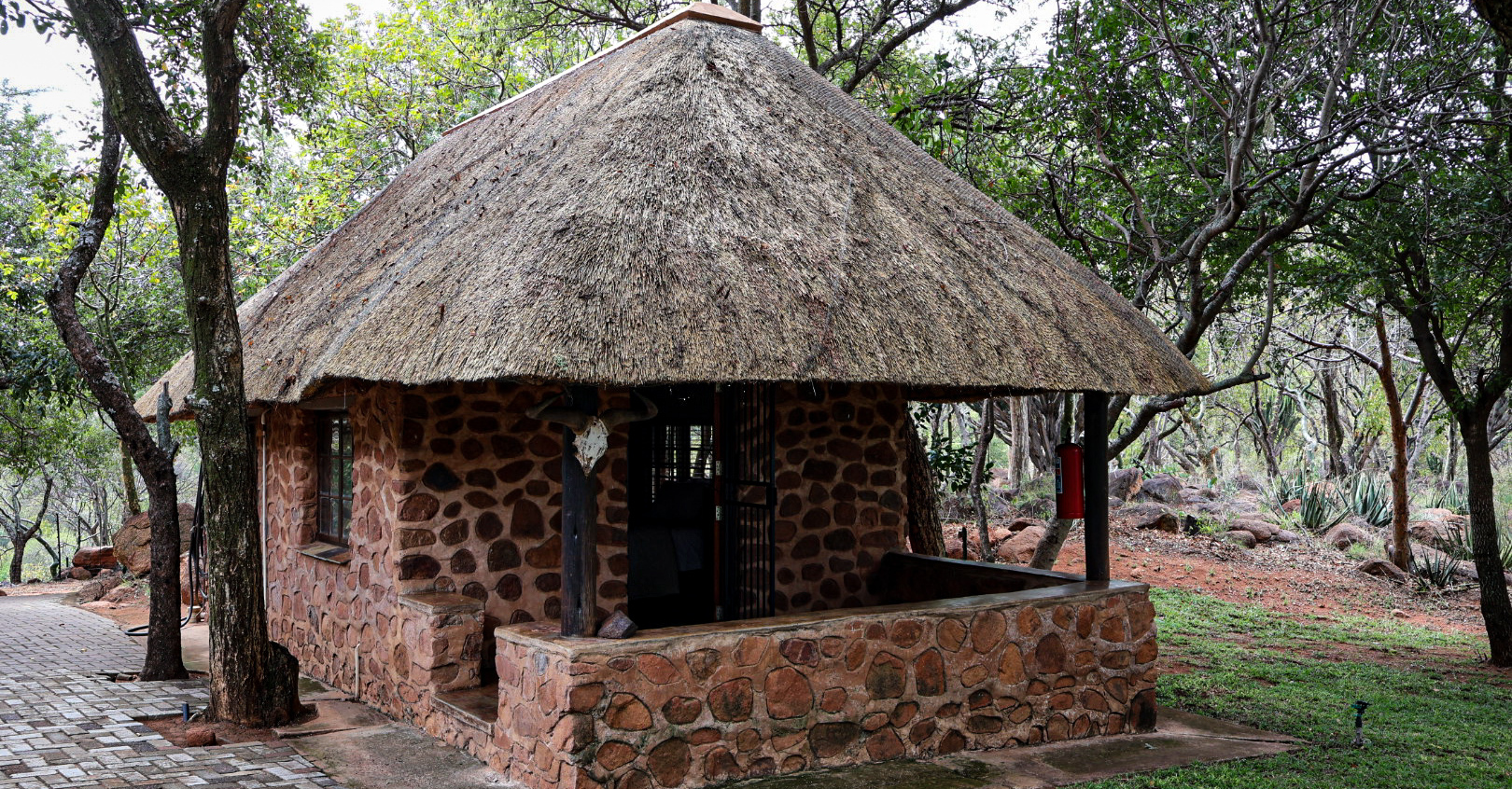 african lodge bedroom
