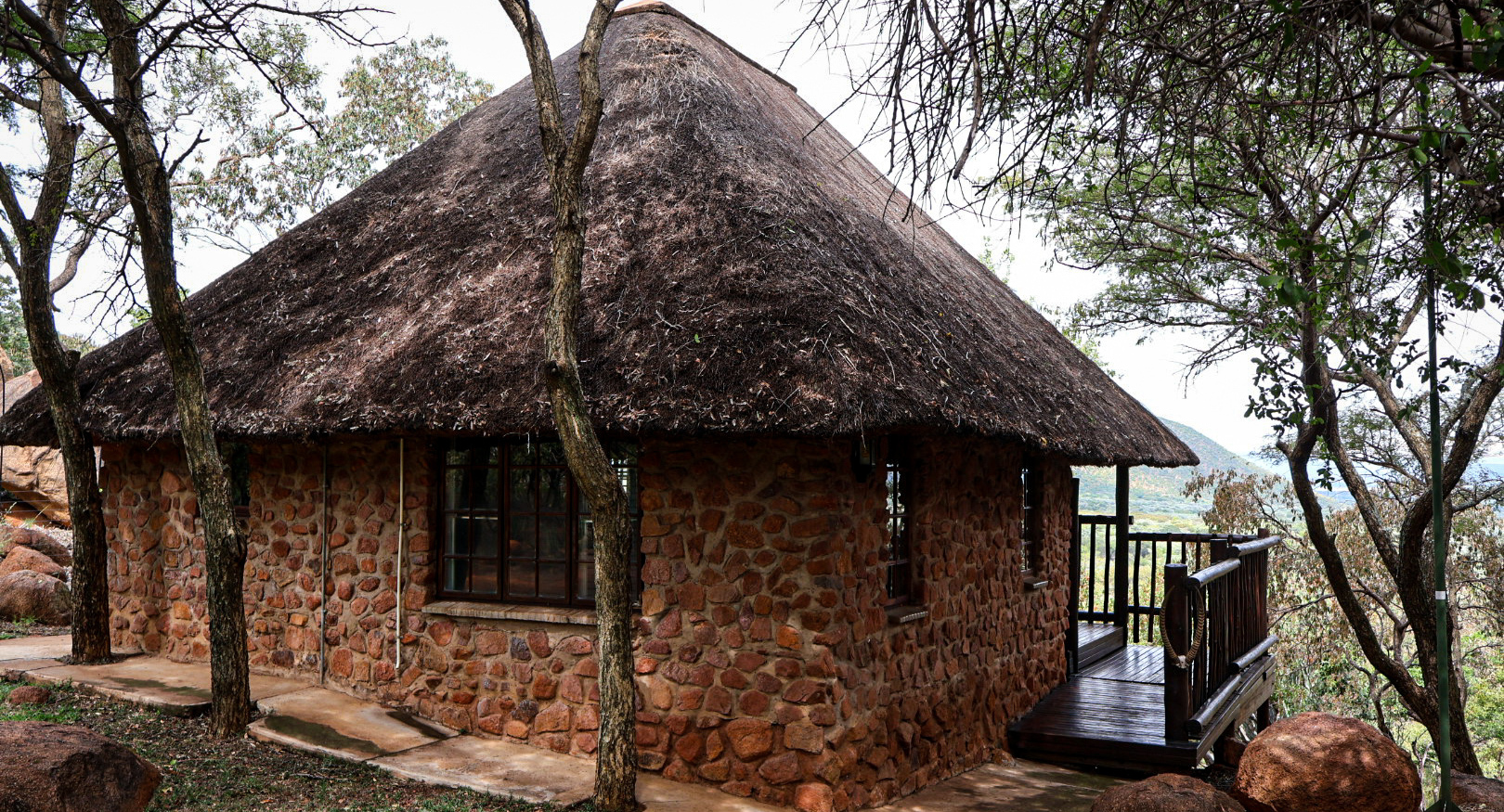 african lodge bedroom